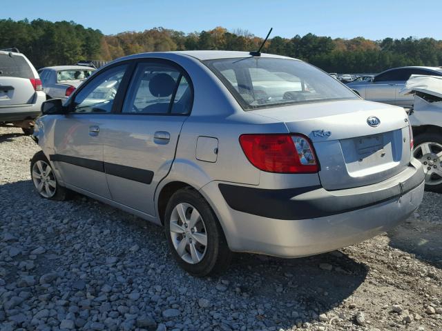 KNADE223296573530 - 2009 KIA RIO BASE SILVER photo 3