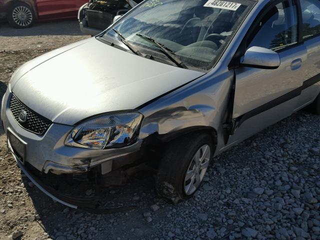 KNADE223296573530 - 2009 KIA RIO BASE SILVER photo 9