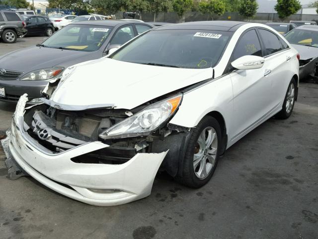 5NPEC4ACXCH473666 - 2012 HYUNDAI SONATA SE WHITE photo 2