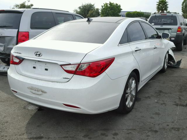 5NPEC4ACXCH473666 - 2012 HYUNDAI SONATA SE WHITE photo 4