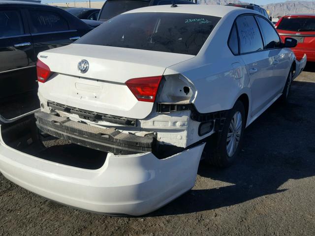 1VWAP7A31DC115662 - 2013 VOLKSWAGEN PASSAT S WHITE photo 4