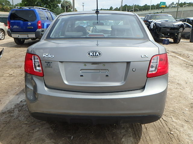 KNADH4A39B6869929 - 2011 KIA RIO BASE SILVER photo 10