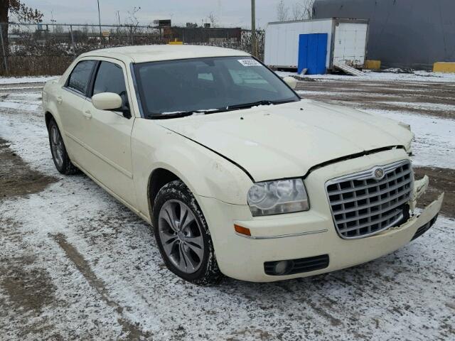 2C3JA53G15H655685 - 2005 CHRYSLER 300 TOURIN CREAM photo 1