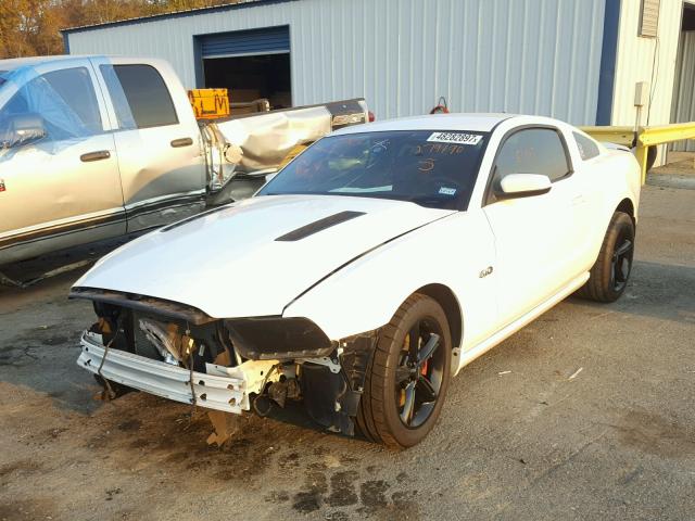 1ZVBP8CF8D5279190 - 2013 FORD MUSTANG GT WHITE photo 2