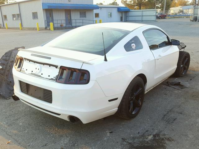 1ZVBP8CF8D5279190 - 2013 FORD MUSTANG GT WHITE photo 4