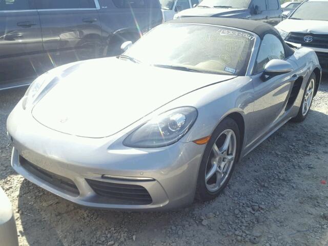 WP0CA2A80HS220877 - 2017 PORSCHE BOXSTER SILVER photo 2