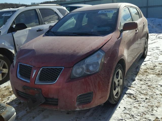 5Y2SP6E81AZ420319 - 2010 PONTIAC VIBE RED photo 2