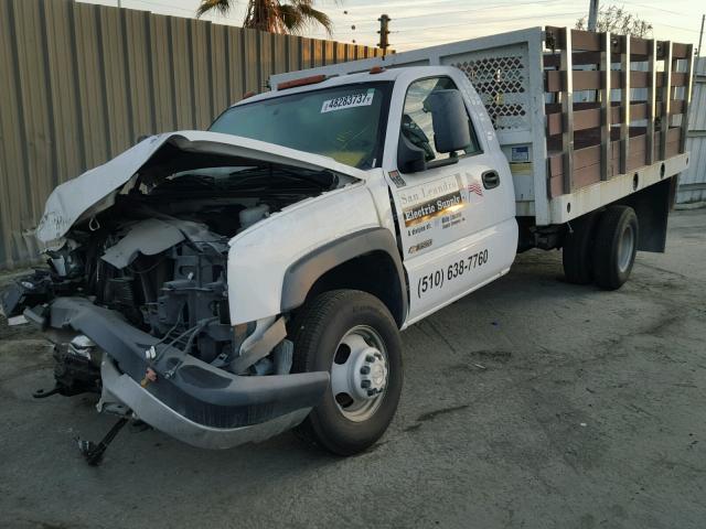 1GBJC34U77E171095 - 2007 CHEVROLET SILVERADO WHITE photo 2