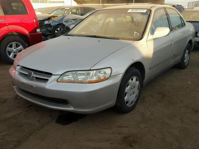 1HGCG5641XA151581 - 1999 HONDA ACCORD LX BEIGE photo 2