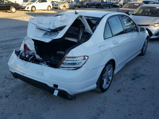 WDDGF4HB5DR267572 - 2013 MERCEDES-BENZ C 250 WHITE photo 4