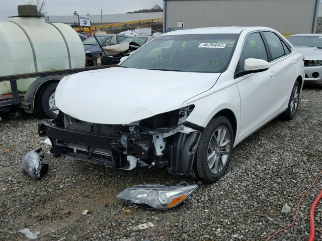 4T1BF1FKXHU440152 - 2017 TOYOTA CAMRY LE თეთრი ფოტო 2