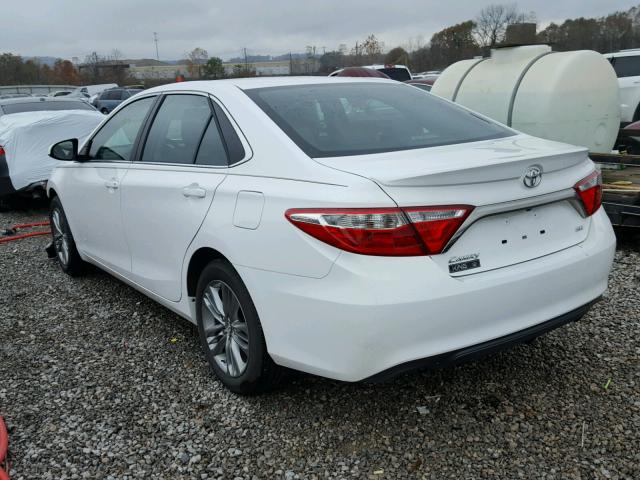 4T1BF1FKXHU440152 - 2017 TOYOTA CAMRY LE WHITE photo 3