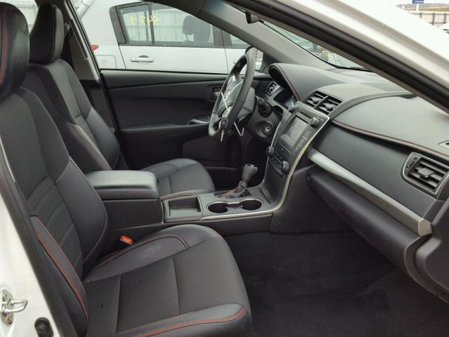 4T1BF1FKXHU440152 - 2017 TOYOTA CAMRY LE თეთრი ფოტო 5