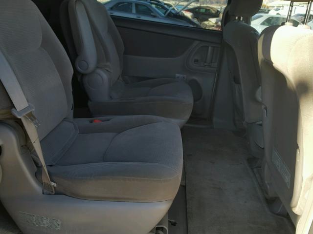 5TDBA23C94S020693 - 2004 TOYOTA SIENNA LE SILVER photo 6