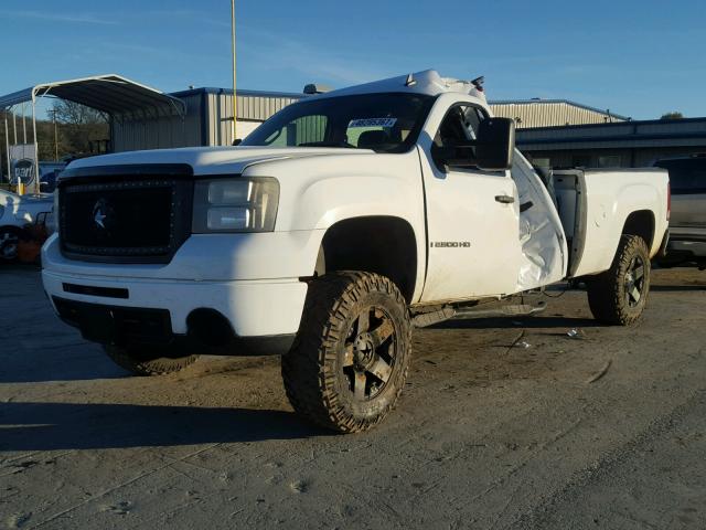 1GTHC23K07F506731 - 2007 GMC SIERRA C25 WHITE photo 2