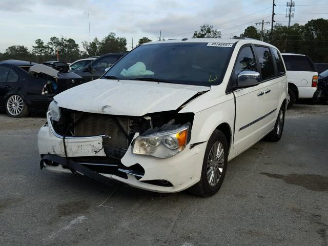 2A4RR6DG3BR785138 - 2011 CHRYSLER TOWN & COU WHITE photo 2