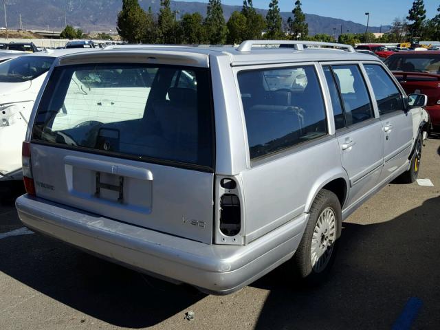 YV1KW9604W1045555 - 1998 VOLVO V90 Srebrny zdjęcie 4