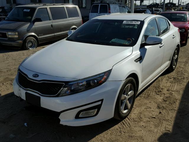 KNAGM4A76F5664995 - 2015 KIA OPTIMA LX WHITE photo 2