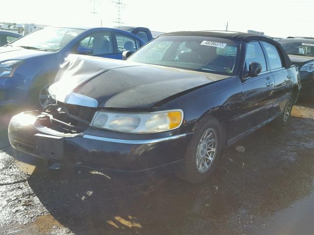 1LNHM82W0XY704083 - 1999 LINCOLN TOWN CAR S BLACK photo 2