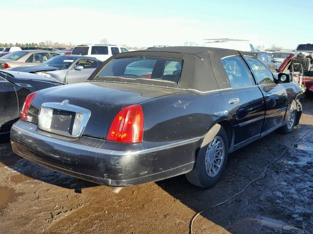 1LNHM82W0XY704083 - 1999 LINCOLN TOWN CAR S BLACK photo 4