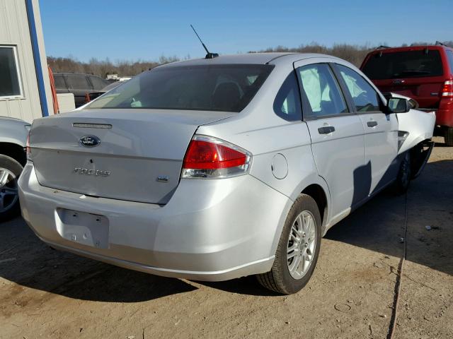 1FAHP35N58W282932 - 2008 FORD FOCUS SE SILVER photo 4