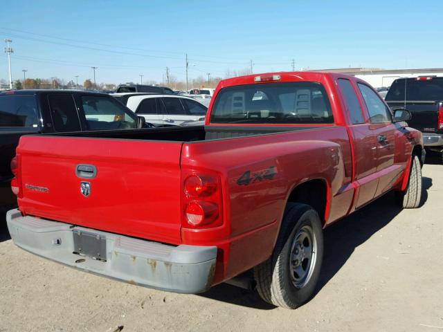 1D7HW22K05S206092 - 2005 DODGE DAKOTA ST RED photo 4