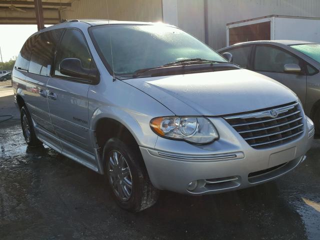 2C8GP64L35R275844 - 2005 CHRYSLER TOWN & COU SILVER photo 1