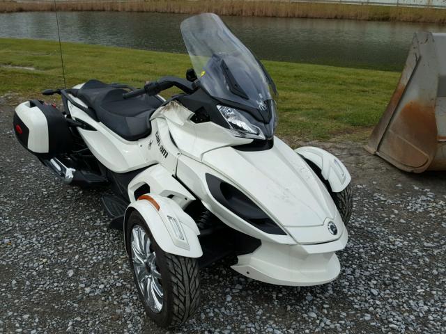 2BXNCBC17DV001503 - 2013 CAN-AM SPYDER ROA WHITE photo 1