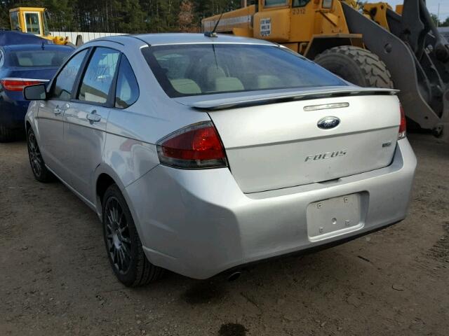 1FAHP3GN8AW141159 - 2010 FORD FOCUS SES WHITE photo 3