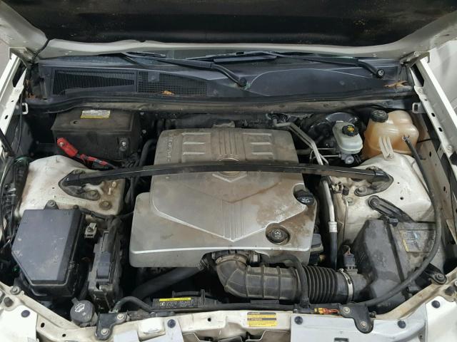 1GYEE637670170516 - 2007 CADILLAC SRX WHITE photo 7