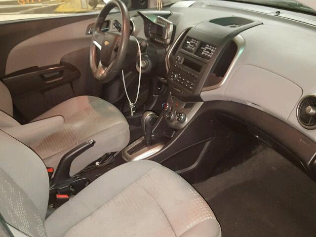 1G1JA5EH4E4140185 - 2014 CHEVROLET SONIC LS Մոխրագույն լուսանկար 5