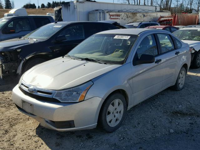 1FAHP34N88W198489 - 2008 FORD FOCUS S/SE GRAY photo 2