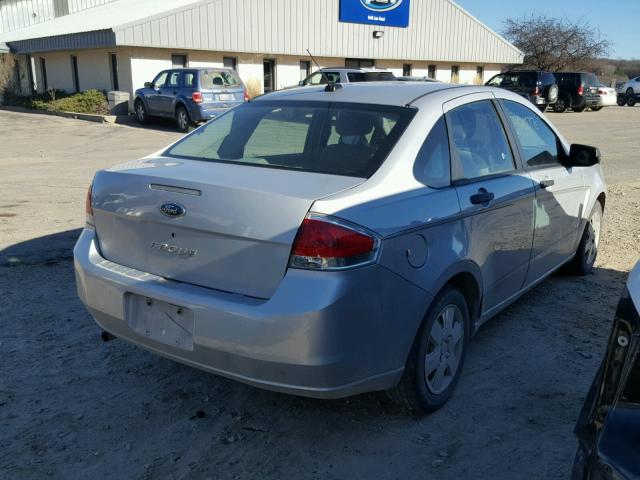 1FAHP34N88W198489 - 2008 FORD FOCUS S/SE GRAY photo 4