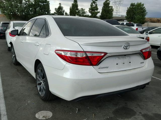 4T1BF1FK0GU126850 - 2016 TOYOTA CAMRY LE WHITE photo 3