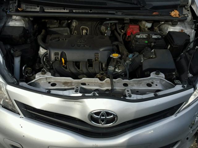 VNKKTUD33EA006993 - 2014 TOYOTA YARIS SILVER photo 7