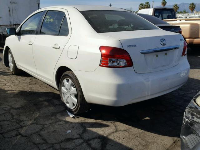 JTDBT923884026488 - 2008 TOYOTA YARIS WHITE photo 3