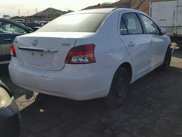 JTDBT923884026488 - 2008 TOYOTA YARIS WHITE photo 4