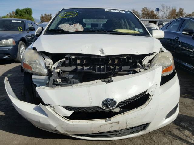 JTDBT923884026488 - 2008 TOYOTA YARIS WHITE photo 9