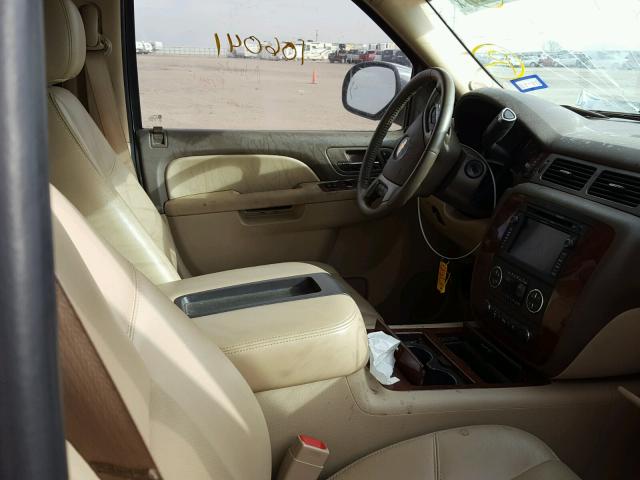 1GNSCKE07BR128732 - 2011 CHEVROLET SUBURBAN C WHITE photo 5