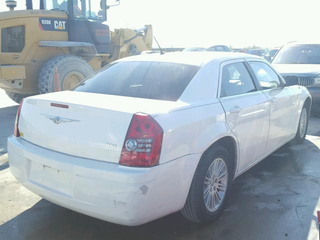 2C3KA43R48H175919 - 2008 CHRYSLER 300 LX WHITE photo 4