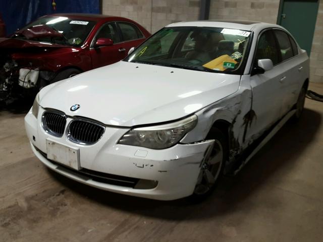 WBANV13548CZ56223 - 2008 BMW 528 XI WHITE photo 2