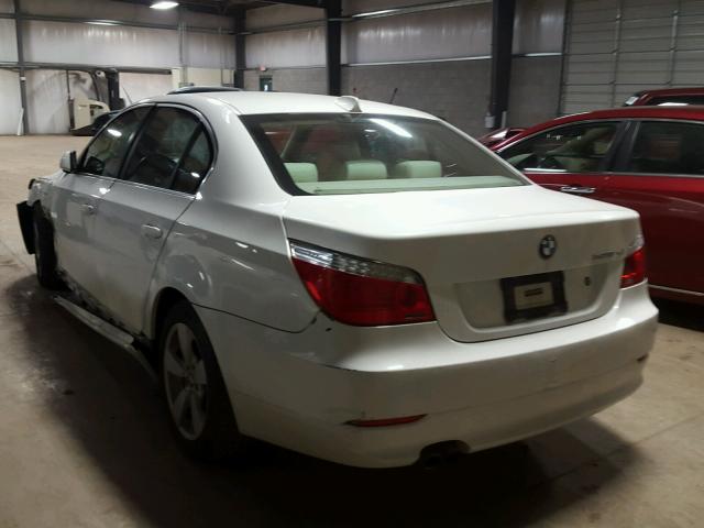 WBANV13548CZ56223 - 2008 BMW 528 XI WHITE photo 3