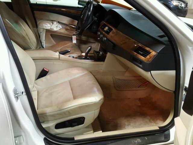 WBANV13548CZ56223 - 2008 BMW 528 XI WHITE photo 5