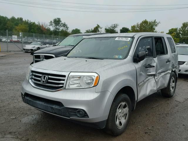 5FNYF4H23EB038507 - 2014 HONDA PILOT LX SILVER photo 2