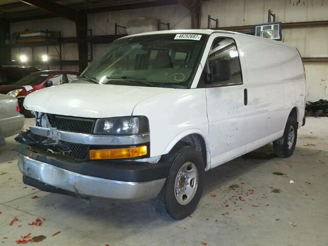 1GCWGFCA6B1132948 - 2011 CHEVROLET EXPRESS G2 WHITE photo 2