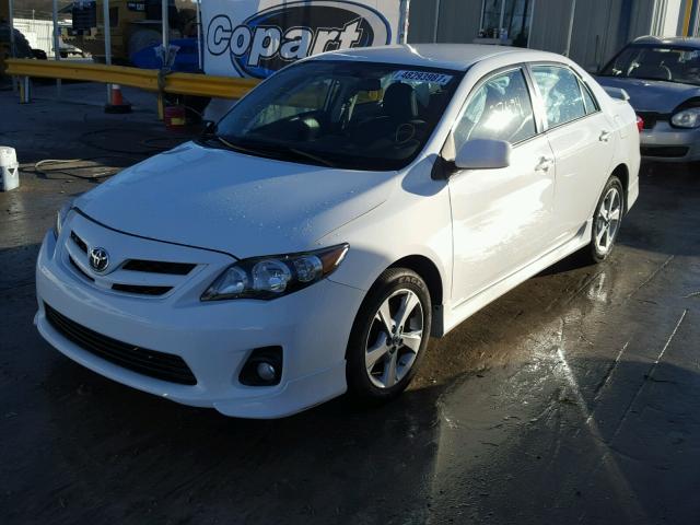 5YFBU4EE6DP221364 - 2013 TOYOTA COROLLA BA WHITE photo 2