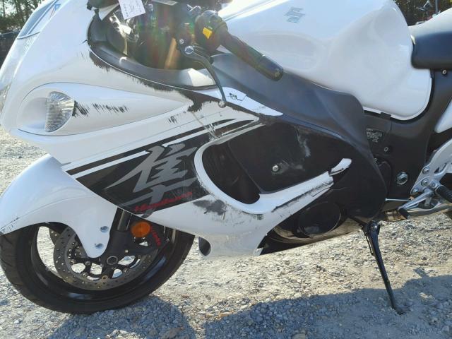 JS1GX72B0H2100952 - 2017 SUZUKI GSX1300 RA WHITE photo 9