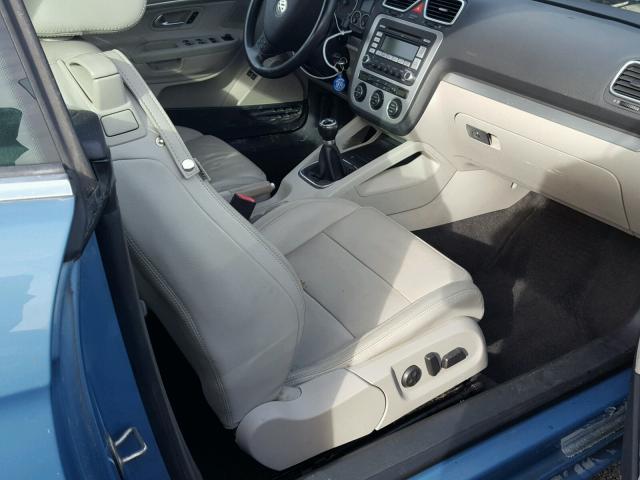 WVWCA71F07V043823 - 2007 VOLKSWAGEN EOS 2.0T S BLUE photo 5