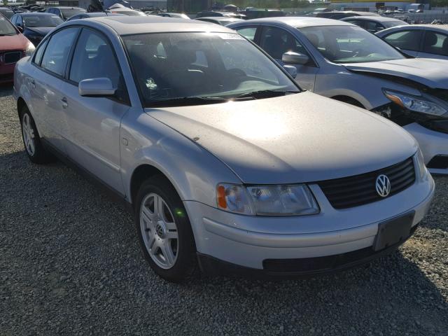 WVWPD23B9YP176477 - 2000 VOLKSWAGEN PASSAT GLX SILVER photo 1