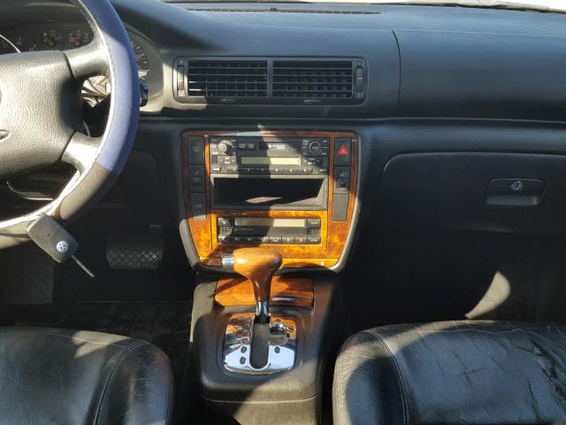 WVWPD23B9YP176477 - 2000 VOLKSWAGEN PASSAT GLX SILVER photo 9